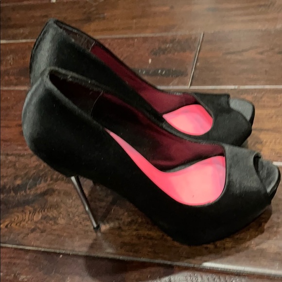Heels - Picture 2 of 6